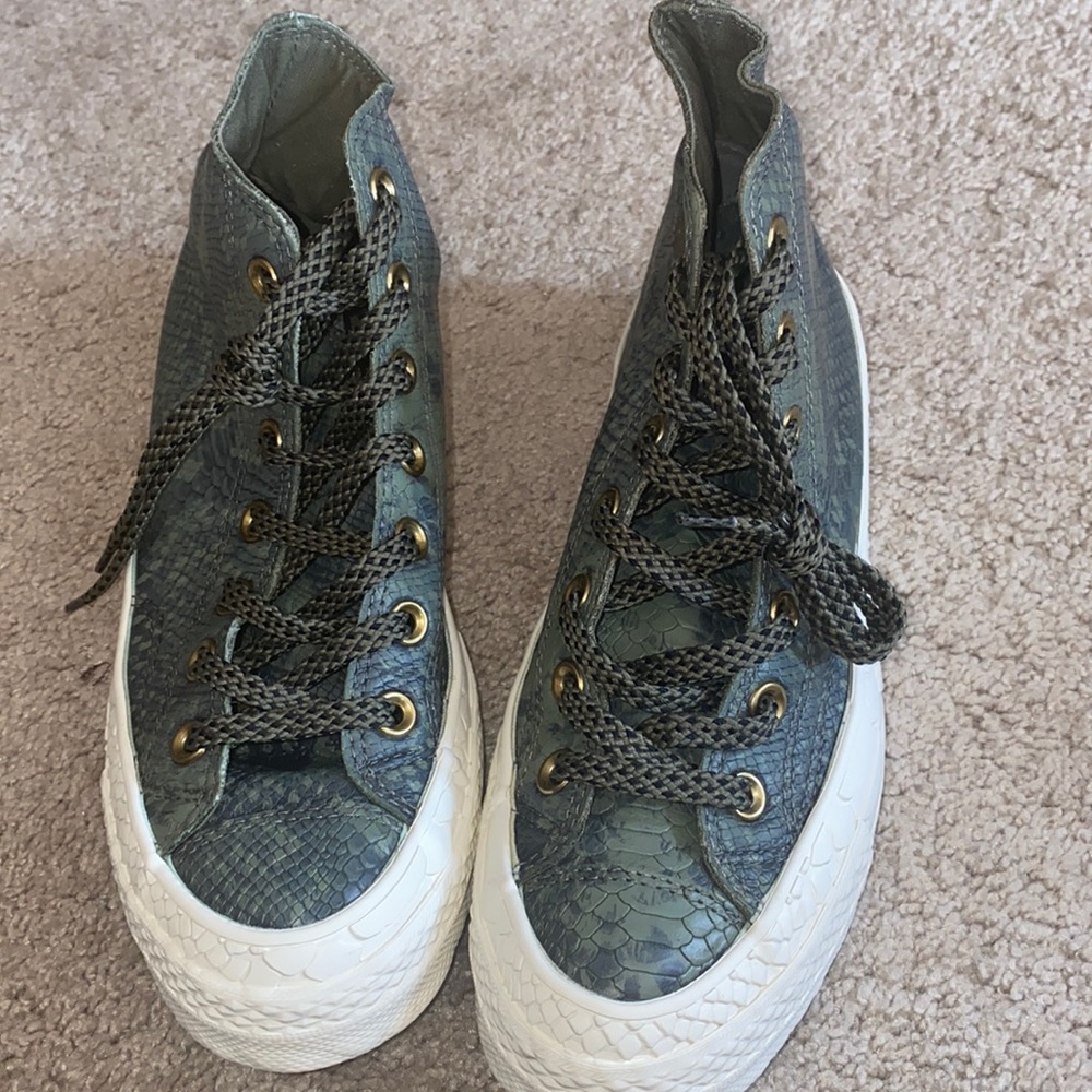 Converse snake skin vibes